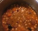 Foto del paso 3 de la receta: Garbanzos con bacon chorizo y morcilla