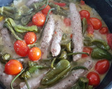 Foto del paso 2 de la receta: Salchichas al cava con pimiento de padro y cherry