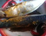 Foto langkah ke 1 dari resep Ikan Dencis Sambal Kelapa.