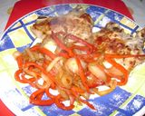 Foto del paso 5 de la receta: Chuletas de cerdo a la chapa con verduras salteadas