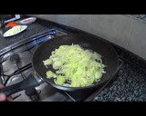 Foto del paso 3 de la receta: Hojas de col rellenas de verduras, pollo y arroz