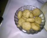 A picture of step 3 of Rice flour masala matthi.