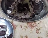 A picture of step 3 of Oreo truffles chocolate cake.