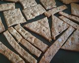 Foto del paso 5 de la receta: Palitos, crackers, tiritas de harina integral y semillas
