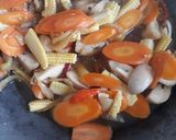 Foto langkah ke 5 dari resep Tumis Pelangi.