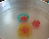 Foto langkah ke 5 dari resep Puding Bunga Metode Suntik.