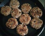 A picture of step 4 of Peanut poha patti.