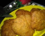 A picture of step 6 of Rice flour masala matthi.