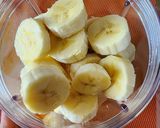 A picture of step 2 of Mango Banana Smoothie Bowl.