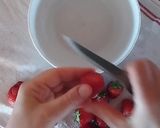 Foto del passaggio 2 della ricetta Gelato light alla fragola con yogurt greco🌷