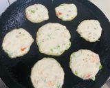 A picture of step 3 of Mini Rava Uttapum.