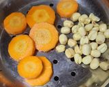 Hình bước làm 1 của món Sữa hạt sen + cà rốt + hạt điều 🥕🥕🥕