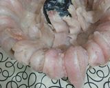 Foto del paso 3 de la receta: Budín de merluza relleno con crema de puerros al roquefort