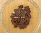 Foto langkah ke 11 dari resep Strawbery Chocolate Short Cake Klasik &Lembut ❤️.