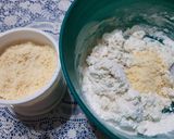 Foto del paso 3 de la receta: Mini pancitos saborizados de harina integral y yogurt