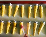 Foto langkah ke 7 dari resep Cream Vla Horn Bread.