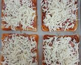 Foto langkah ke 2 dari resep Roti Pizza.