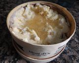 Foto del paso 1 de la receta: Queso Mont d´Or con vino blanco y ajo, al horno