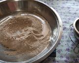 A picture of step 2 of Ragi flour bhakri (nachni chi bhakri with brinjal bharta).