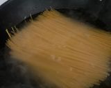 A picture of step 3 of Spaghetti pedas Singapore.