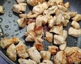 صورة لخطوة 2 من وصفة دجاج بالكريمة والفطر 🍄🍄