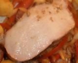 Foto del paso 9 de la receta: Bondiola de cerdo en colchón de morones y cebollas caramelizadas y papas noisettes