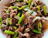 Hình bước làm 2 của món Bắp bò xào măng tây