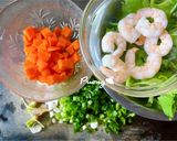 รูปขั้นตอนการทำที่ 1 ของ ข้าวต้มกุ้ง (ฉบับง่ายๆ)🦐🥬🥕
