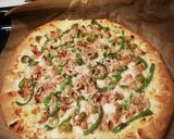 صورة لخطوة 3 من وصفة بيتزا شهيه بالصلصه جبن 🍕