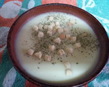 Foto del paso 4 de la receta: Crema de calabacín con quesitos patata y cebolla