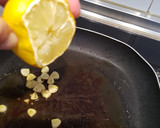 Foto del paso 3 de la receta: Filete de ternera a la plancha con salsa de limón y ajo