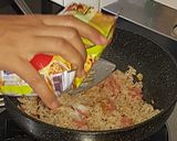 รูปขั้นตอนการทำที่ 5 ของ ข้าวผัดกิมจิไข่ชีส