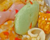 Foto langkah ke 4 dari resep Tom Yam Seafood Praktis.