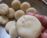 A picture of step 8 of Kakara Pitha (Odisha).