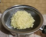 Foto langkah ke 2 dari resep 427. Omelete Mie.