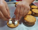 Foto langkah ke 2 dari resep S'mores cookies.