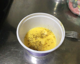 Foto del paso 1 de la receta: Tortilla de queso de cabra con espárragos salteados