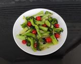 Foto langkah ke 4 dari resep Tumis Brokoli Tomat Ceri.
