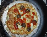 A picture of step 3 of Egg Onion omlette Chapati pizza.