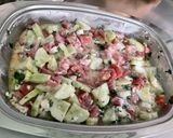 Une image de l'étape 9 de Salade de tomates roses et concombre à la crème, feta et persil.