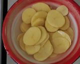 Foto langkah ke 1 dari resep Potato Omelette.