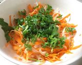 Hình bước làm 4 của món Xà lách củ cải trắng và cà rốt