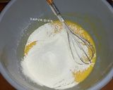 Foto langkah ke 5 dari resep Bolu Karamel Mini.