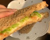 صورة لخطوة 1 من وصفة ساندويتش الجبن بالخضار 😋🌿