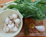 Foto del paso 1 de la receta: Salteado de acelgas y champiñones