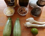 Foto del paso 1 de la receta: Ensalada de listones de calabacita, nuez y parmesano