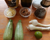 Foto del paso 1 de la receta: Ensalada de listones de calabacita, nuez y parmesano