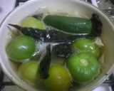 Foto del paso 3 de la receta: Codillo de cerdo (chamorro) en salsa de miltomate con chile pasilla y jalapeño (olla de cocción lenta-slow cooker).