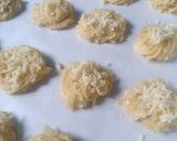 Foto langkah ke 7 dari resep Kue Sagu Keju.