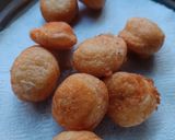 A picture of step 2 of Urad Dal Vada.